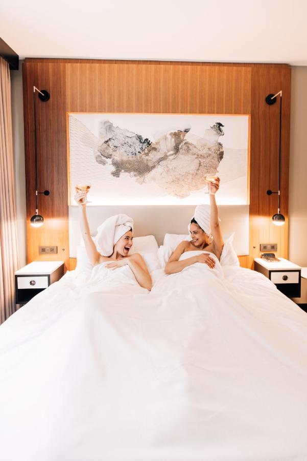 客房（1张特大床，带阳台）