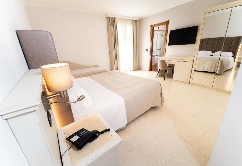 带阳台的双人或双床房-附楼