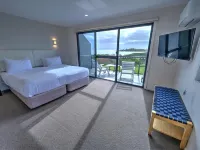 Diamond Island Resort, Restaurant & Bar and Penguin Show Hotels in Bicheno