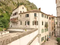 Una Apartments Hotéis em Kotor
