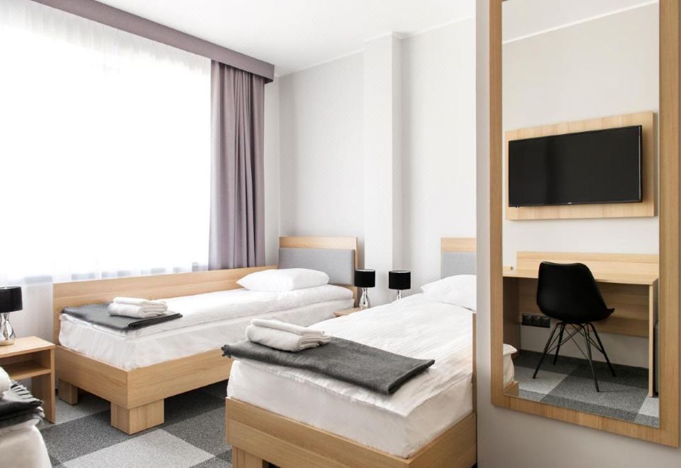 Waw Hotel Airport Okęcie - Housity