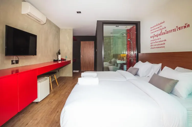 ห้องดีลักซ์ พร้อมวิวสระว่ายน้ำ