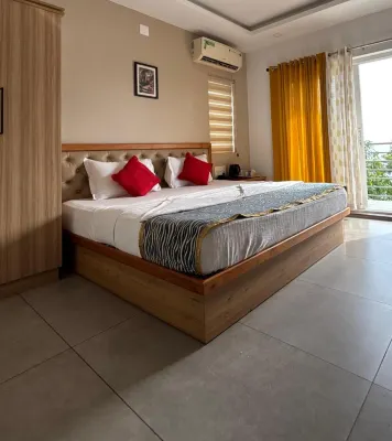 The Sea by Club Travalet Hotel di 