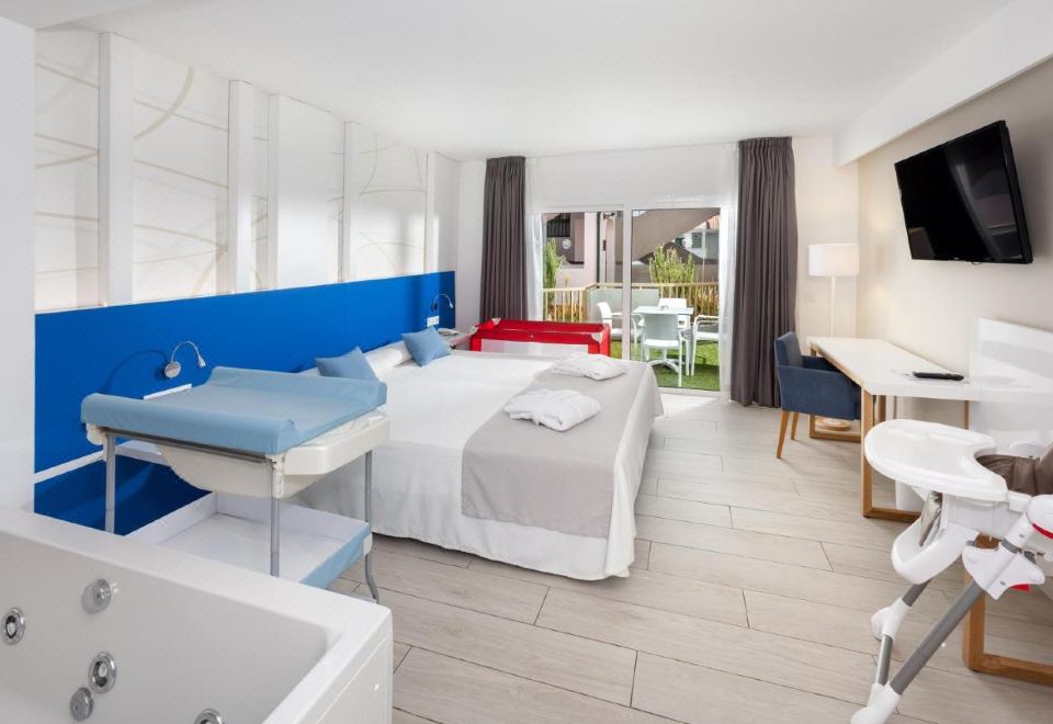 家庭套房（2名成人+1名小童）