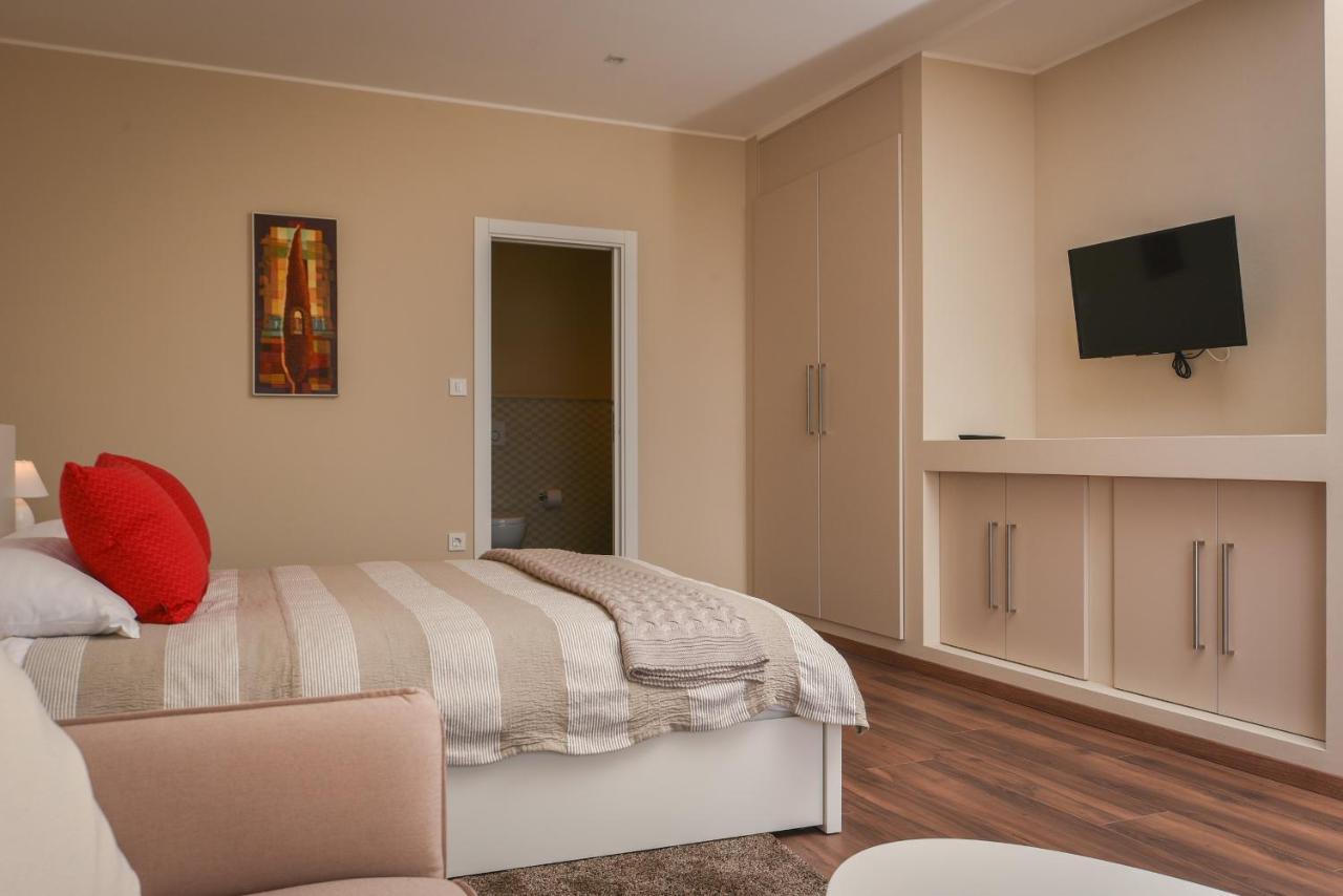 带露台的小型套房