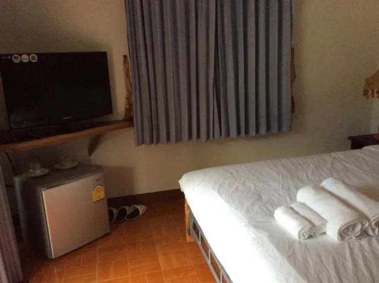 ห้องเตียงคิงไซส์มีวิวสวนหย่อม