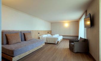 Hotel Olivedo - Housity