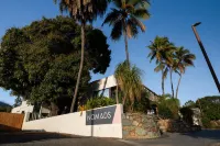 Nomads Airlie Beach Hotel di 
