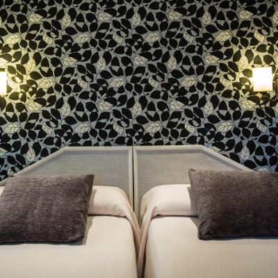 Twin Room Hostal Paris Promo Code