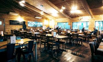 Woodlakes Park By Liv Retreats - Housity