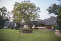 Thokozani Lodge Hotel di 