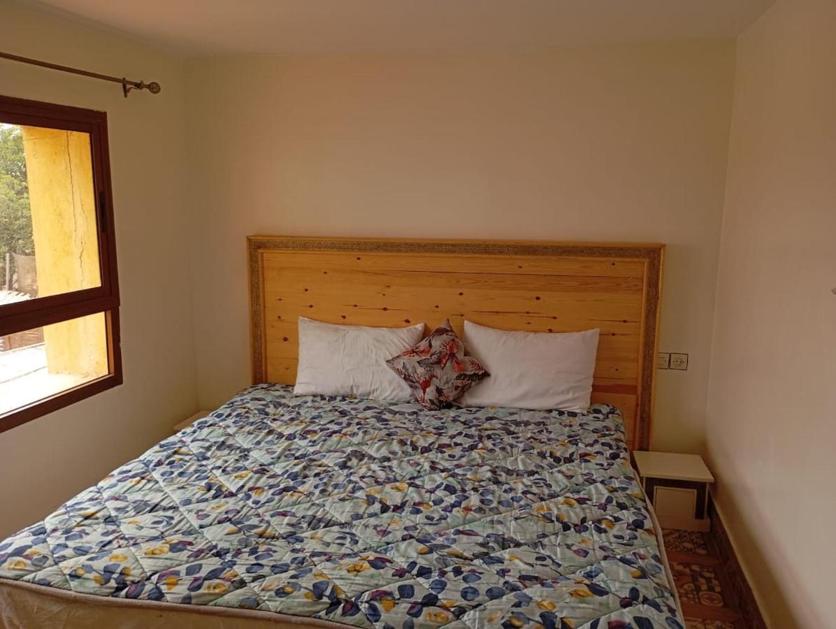 享有游泳池景致的一室公寓