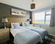 Cullen Bay Hotel Отели в г. 