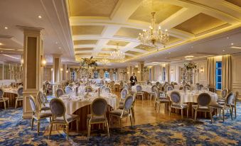 Cork's Vienna Woods Hotel & Villa's - Housity