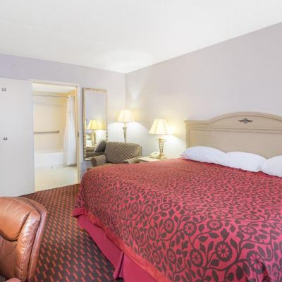 1 King Bed | Non-Smoking, Micfridge Motel 6 London, KY Promo Code