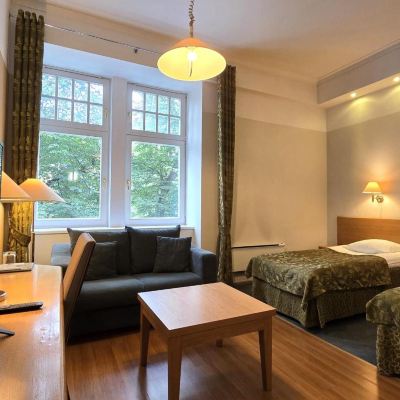 Standard Twin Room Barclay Hotel Promo Code