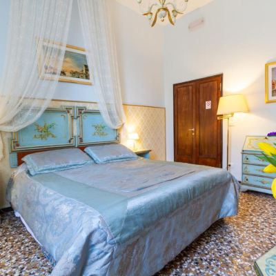 Double Room with Shared Bathroom Art Dreams Venezia Promo Code