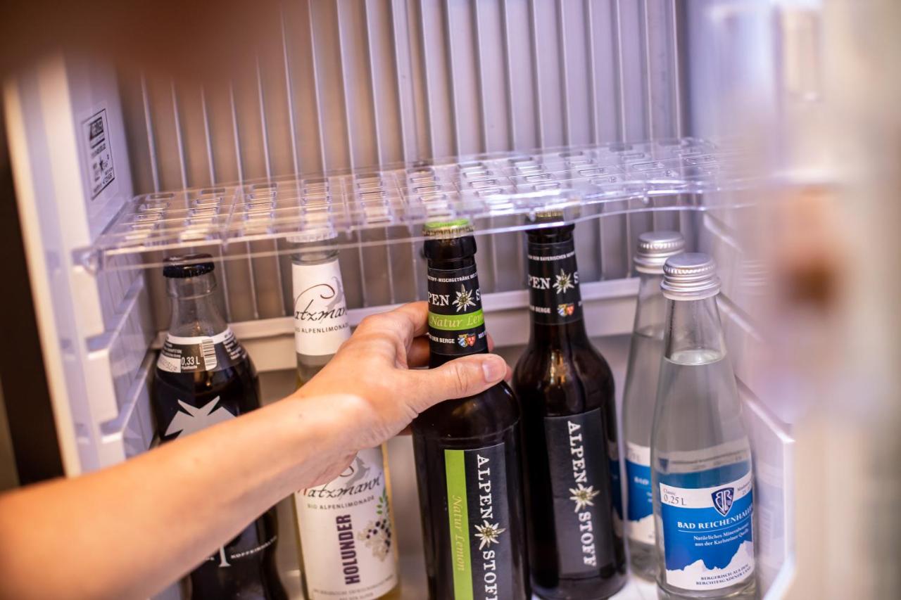 Villa Rein Boutiquehotel高级双人房， 1 张特大床， 阳台， 山景