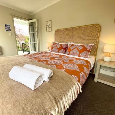 Double Room with Private Bathroom Te Anau Lakefront Backpackers Promo Code