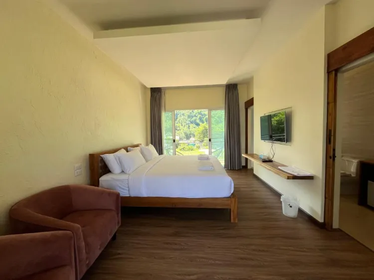 ห้องดีลักซ์ เตียงใหญ่ 1 เตียง