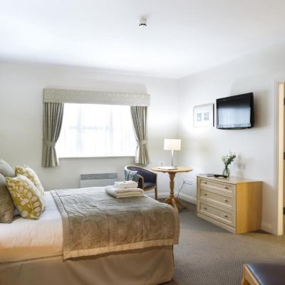 Standard Double Room Burntwood Court Hotel Promo Code
