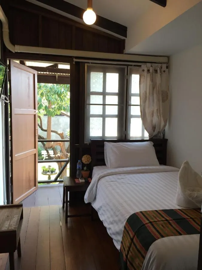 Standard Single Room with Balcony and Bathroom Outside Bedding Unit