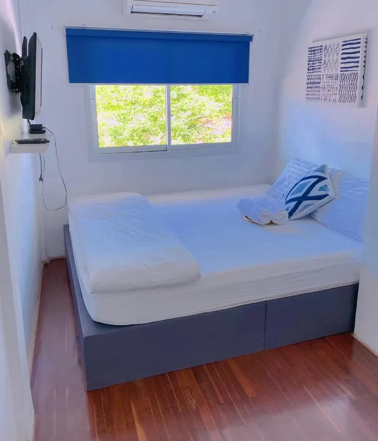 ห้องเตียงใหญ่ พร้อมห้องน้ำรวม