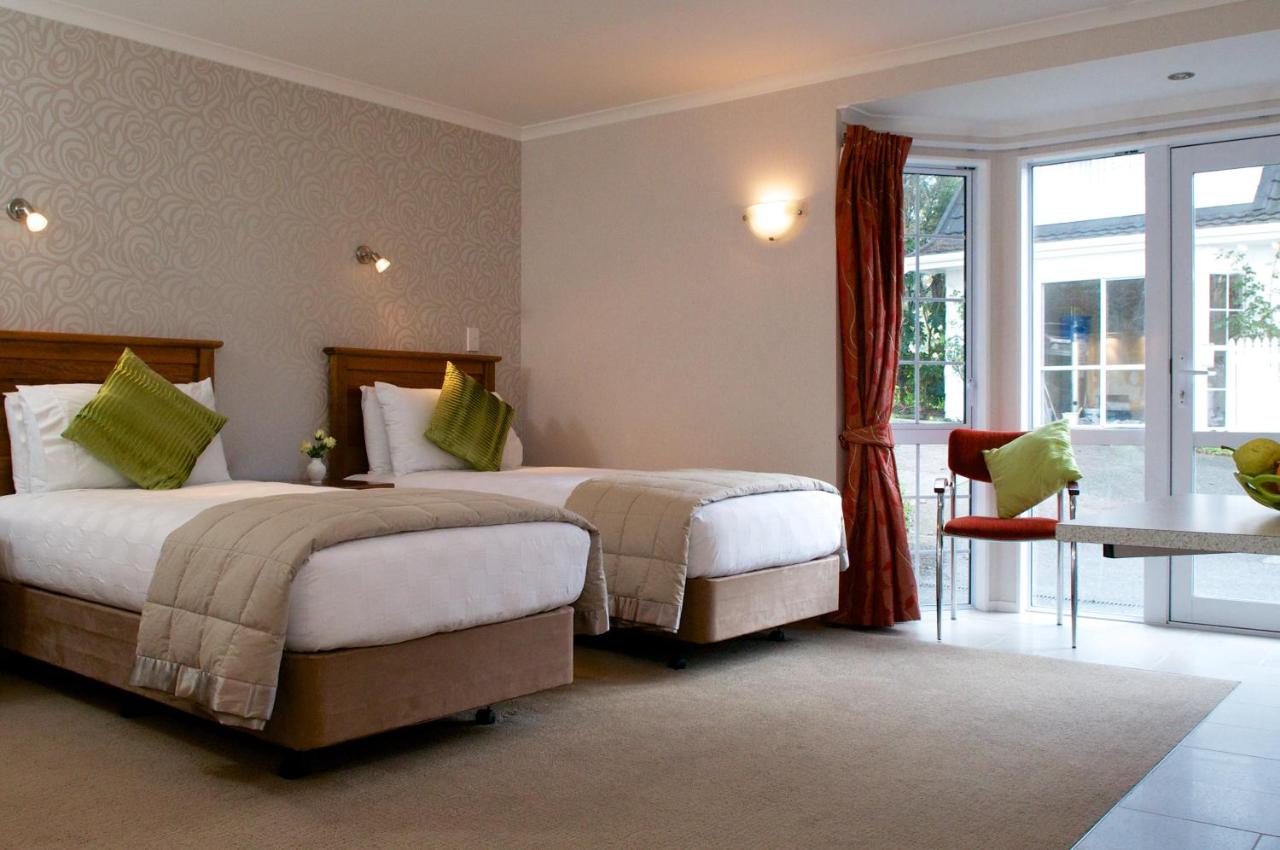 行政开间， 2 张单人床