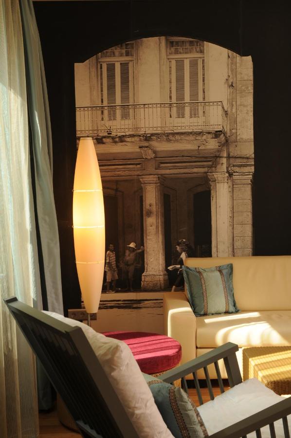 特大床套房（带按摩浴缸）