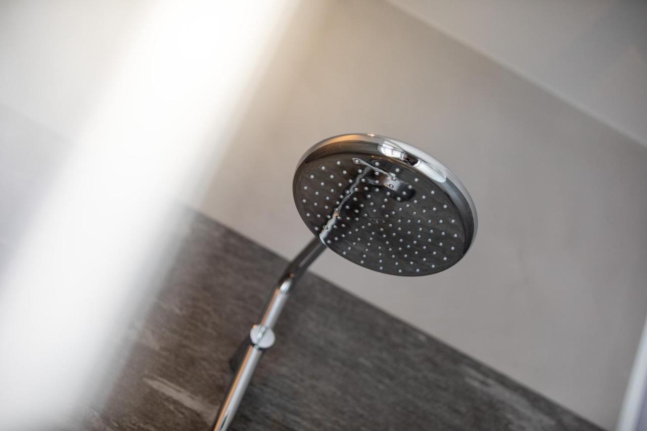 Villa Rein Boutiquehotel高级双人房， 1 张特大床， 阳台， 山景