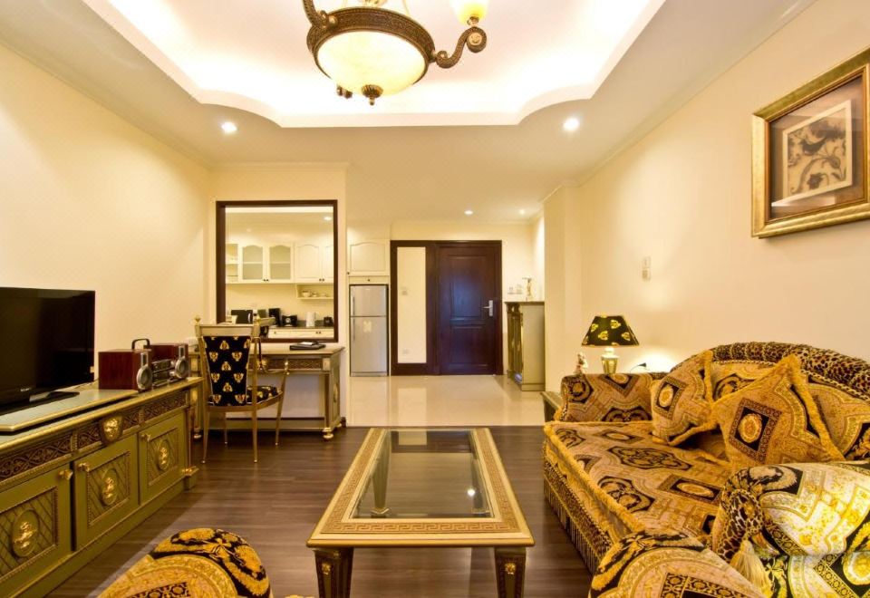 LK Royal SuiteVersace Suite