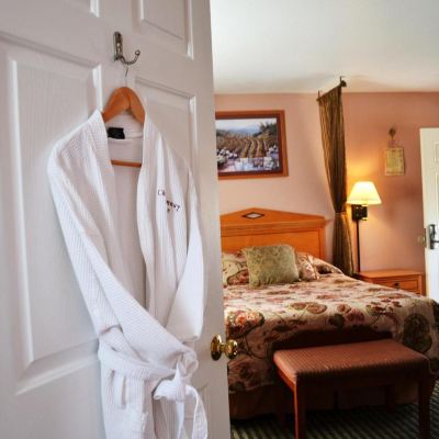 Standard Queen Room Chardonnay Lodge Promo Code
