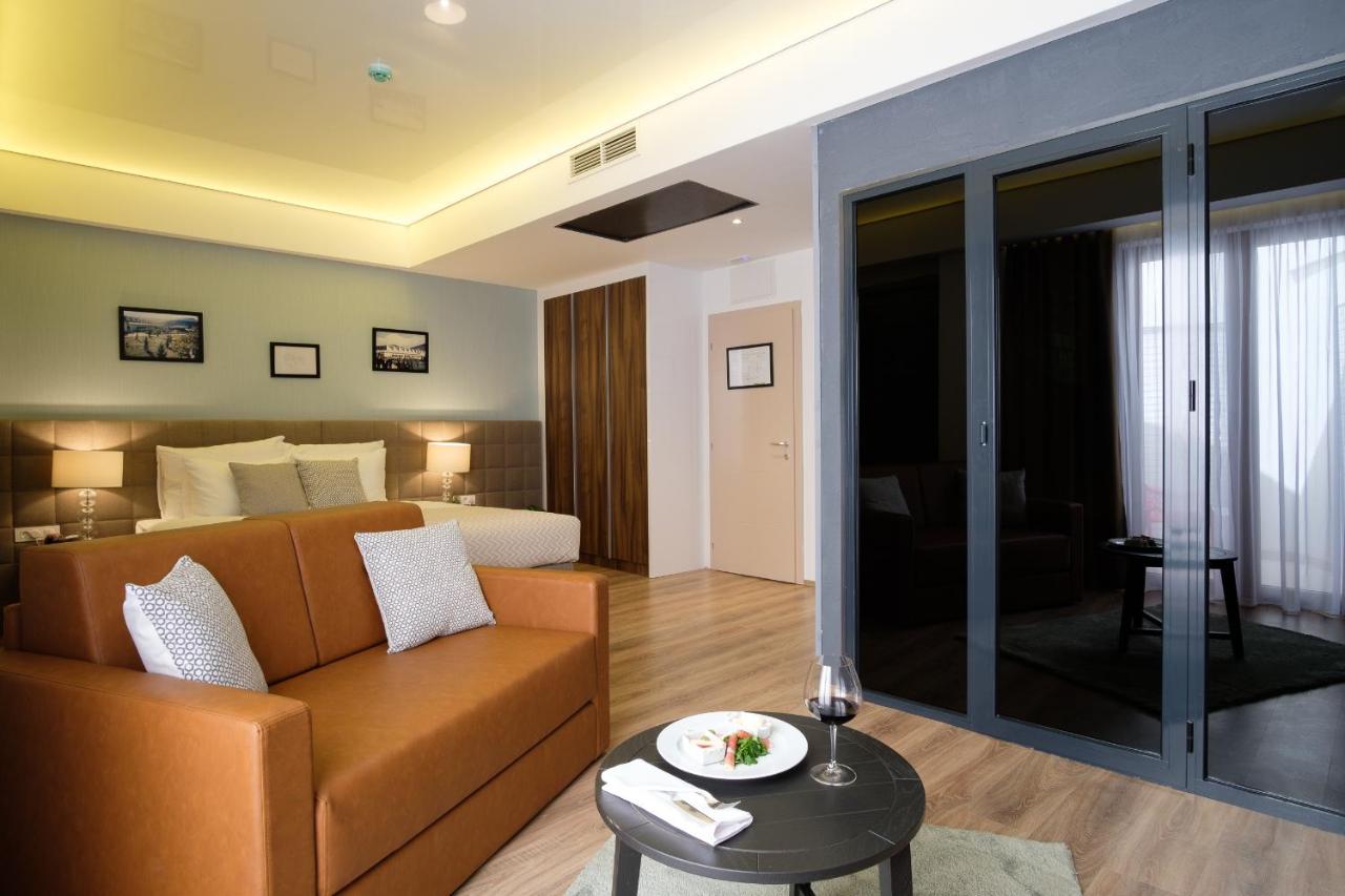 豪华房（特大床或双床）-带阳台