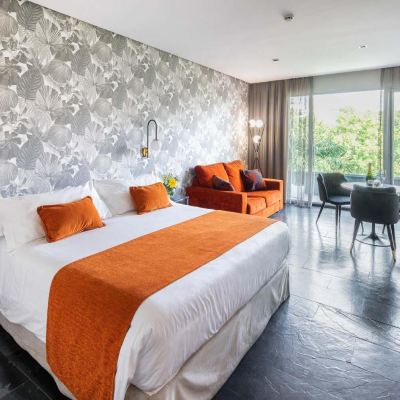Superior Studio Apartosuites Jardines de Sabatini Promo Code