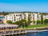 Riverside Apartments & Hotel