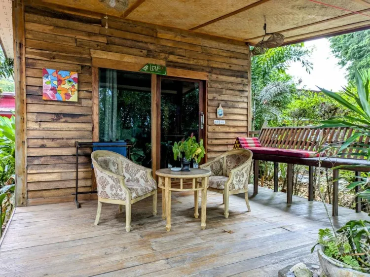 ห้องเตียงใหญ่ พร้อมวิวทะเล
