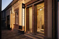 Isabella Boutique Hotel Hotele w: 