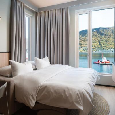 One-Bedroom Apartment With Sea View