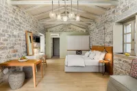 Trapela Limeni Luxury Suites Отели в г. 