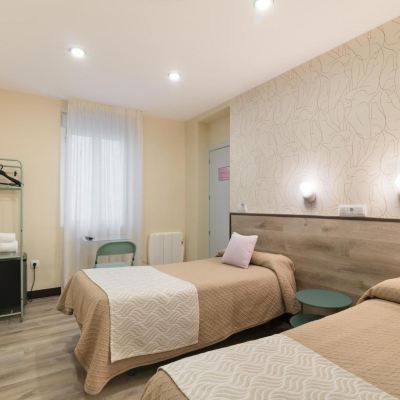 Twin Room Hostal Art Madrid Promo Code