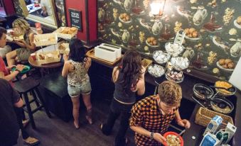 The Flying Pig Downtown - Housity