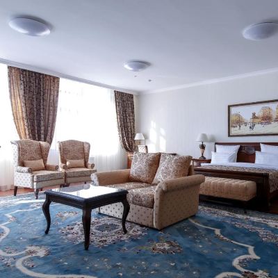 Deluxe King Room Alanda Hotel Promo Code
