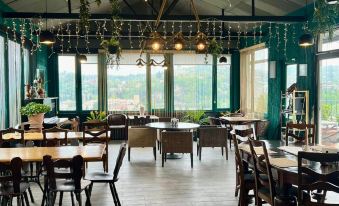 Green Flower Hotel - Housity