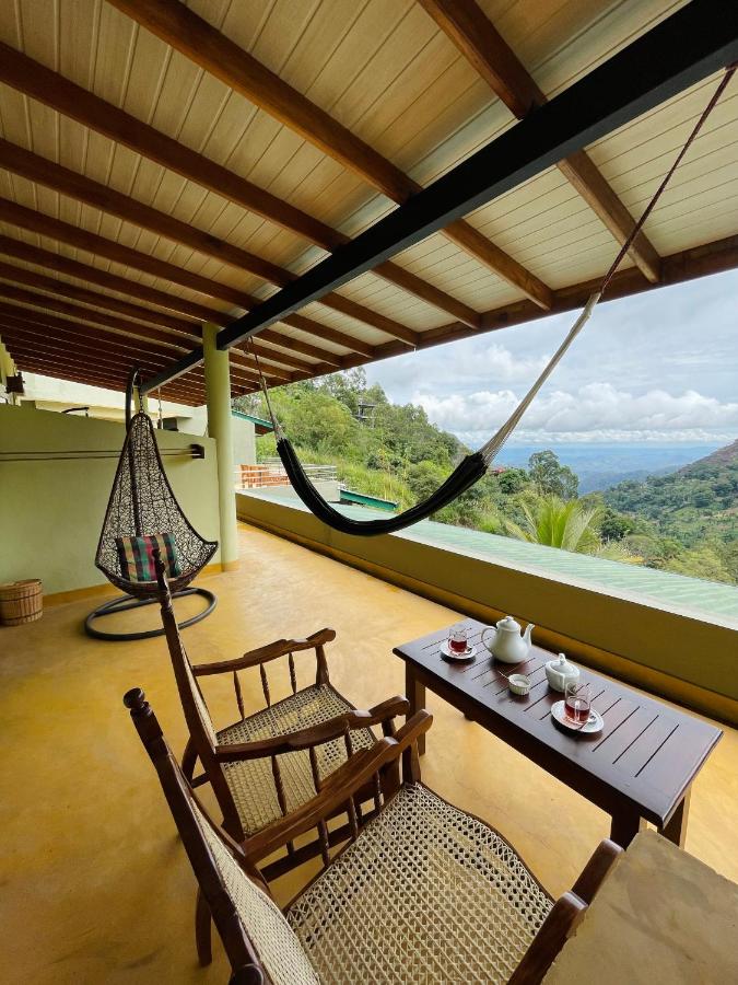 带山景的双人间