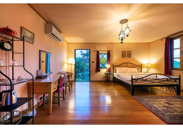ห้องเตียงใหญ่ 1 เตียง วิวภูเขา