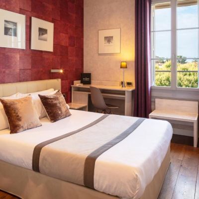 Classic Double or Twin Room Hotel des Arceaux Promo Code