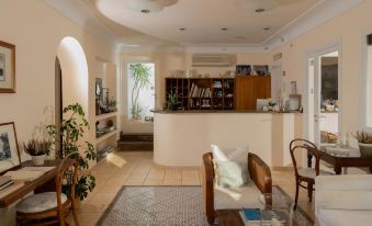 Hotel Senaria - Housity