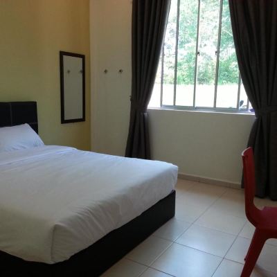 Bilik Double Asas Kupon Hotel Alor Villa