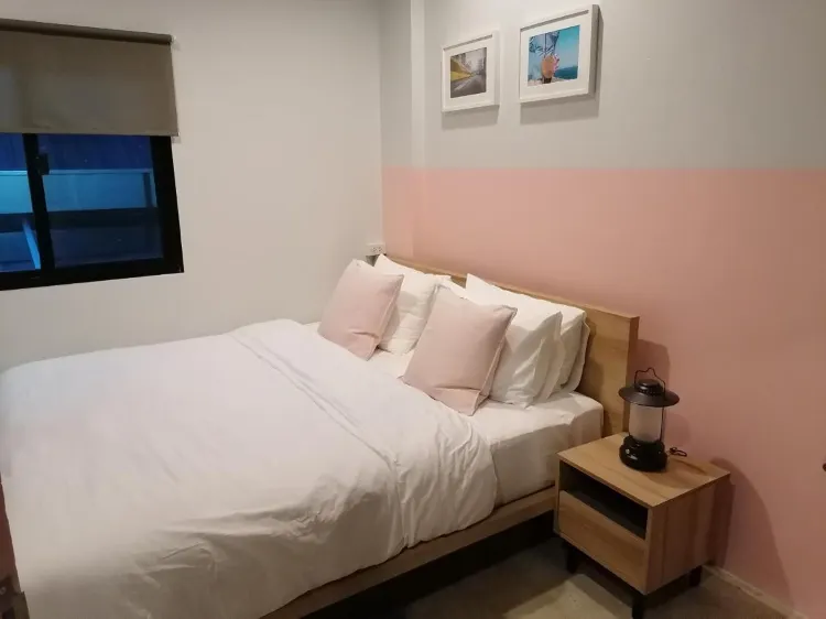 ห้องขนาดเล็ก เตียงใหญ่