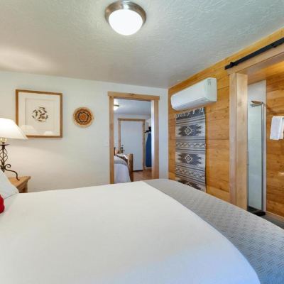 Standard Room, 2 Queen Beds Stone Lizard Lodging Promo Code